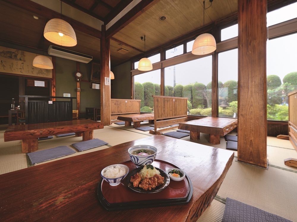 麺処くらや吉富店内観